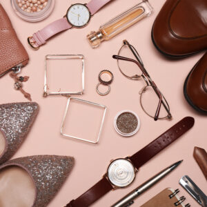 CLOTHING & ACCESSORIES